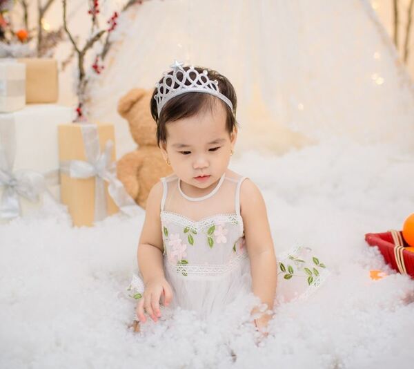 Tên con gái họ Hoàng sinh năm 2022 – Nhi Thảo