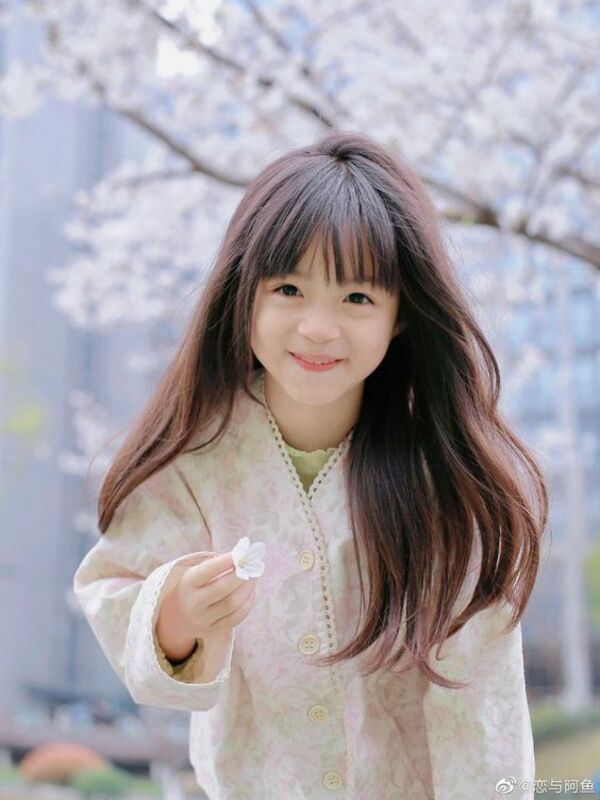 Hình mẫu của người phụ nữ của gia đình hòa thuận, yên bình và hạnh phúc Hình mẫu của người phụ nữ của gia đình hòa thuận, yên bình và hạnh phúc